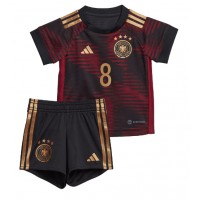 Tyskland Leon Goretzka #8 Bortedraktsett Barn VM 2022 Kortermet (+ Korte bukser)